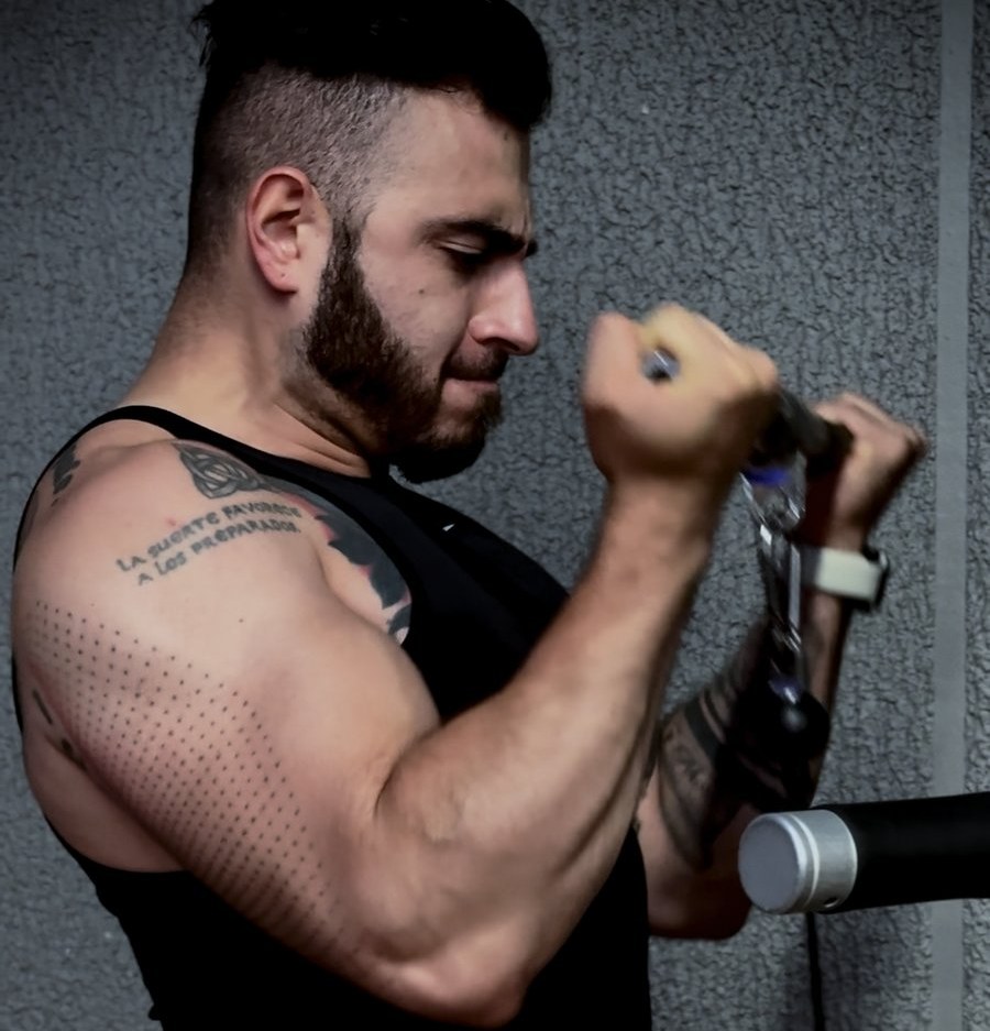 Juan entrenando en el gimnasio